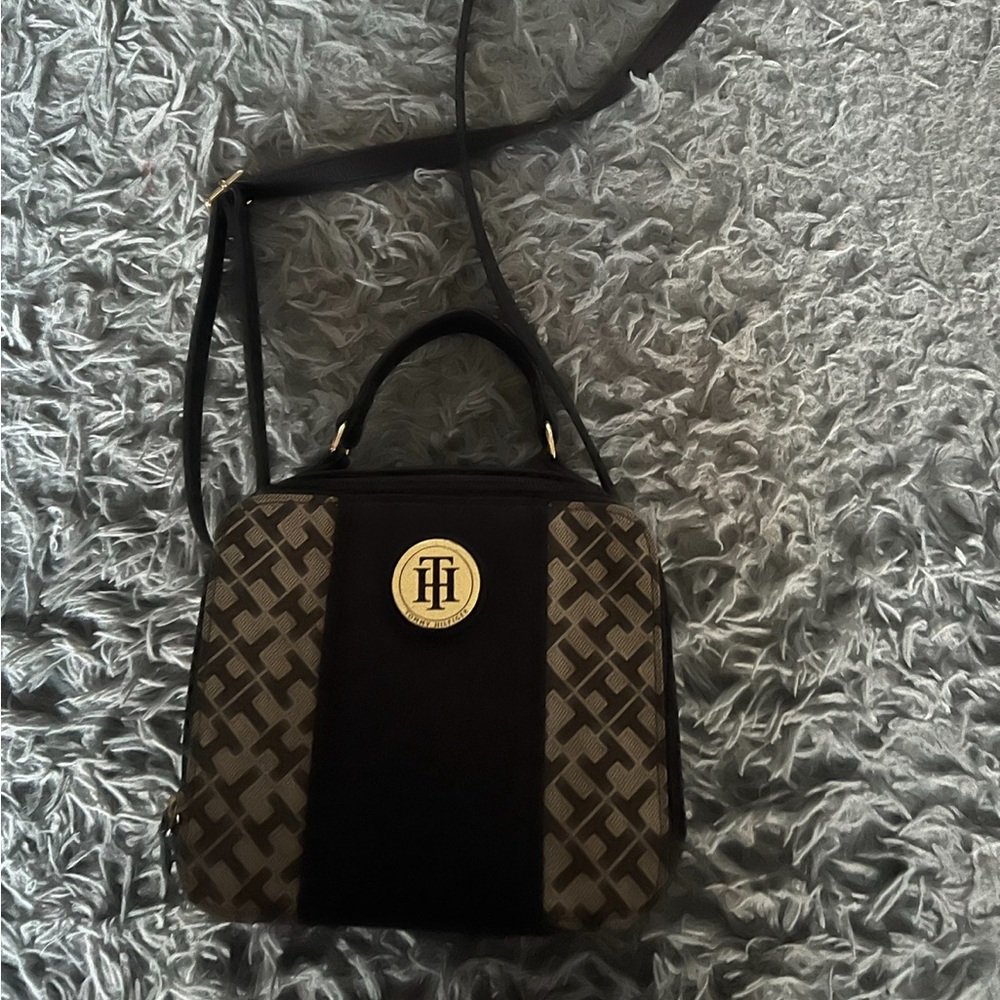 tommy Hilfiger purse